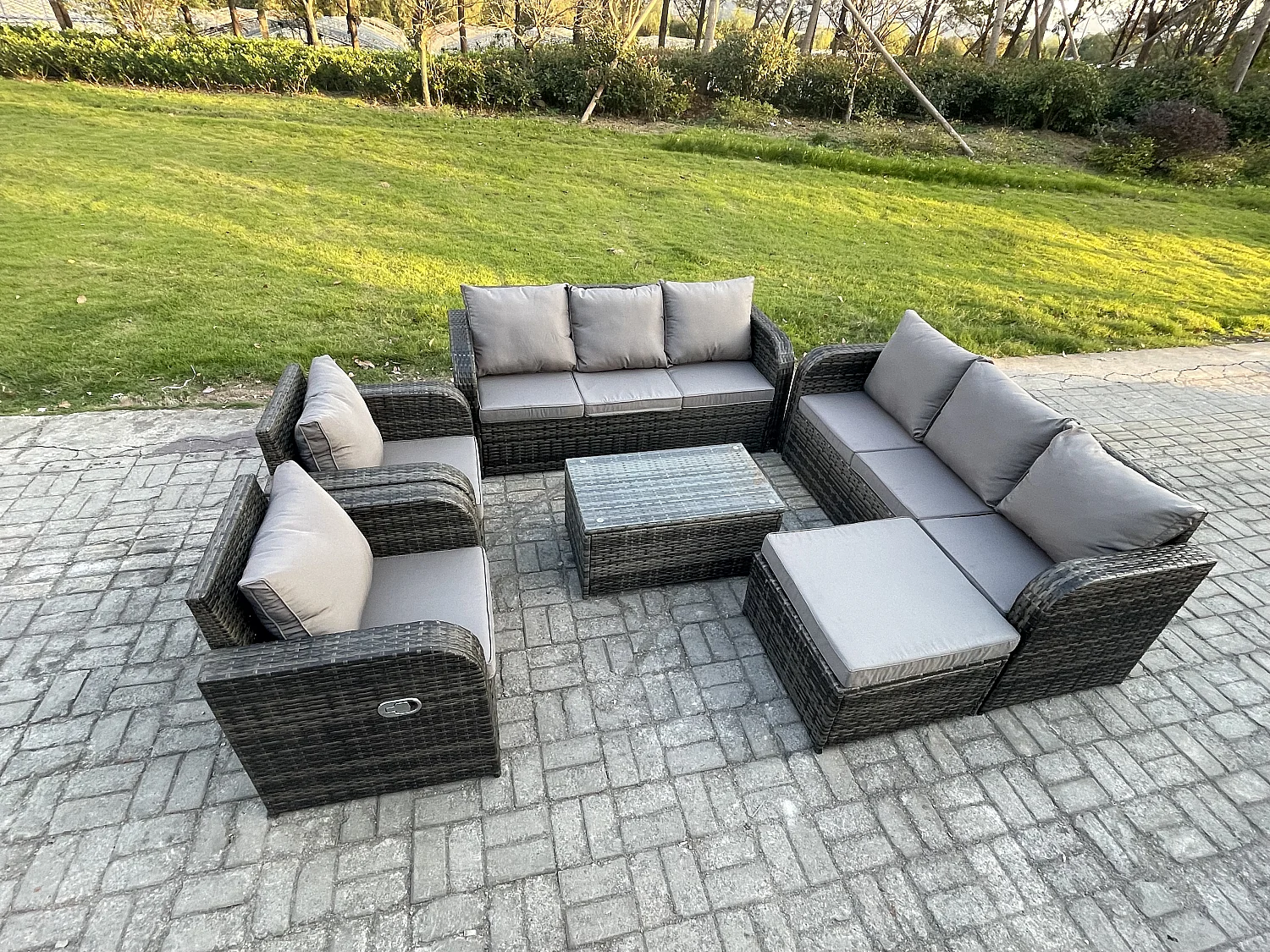 Rattan Gartenmöbel Sofa Set Tisch & Stühle Set mit 3-Sitzer Sofa Liegestühle 2 Großer Hockern Dunkelgrau Gemischt