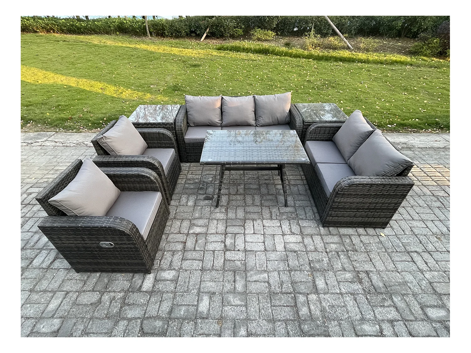7-Sitzer Hoher Rücken Polyrattan Sofa Set Gartenmöbel Esstisch Set mit Liegestühle 3-Sitzer Sofa Love Sofa 2 Beistelltischen