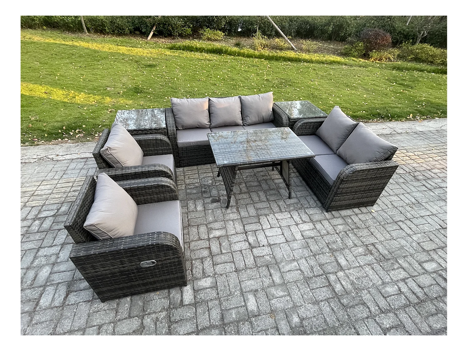 7-Sitzer Hoher Rücken Polyrattan Sofa Set Gartenmöbel Esstisch Set mit Liegestühle 3-Sitzer Sofa Love Sofa 2 Beistelltischen