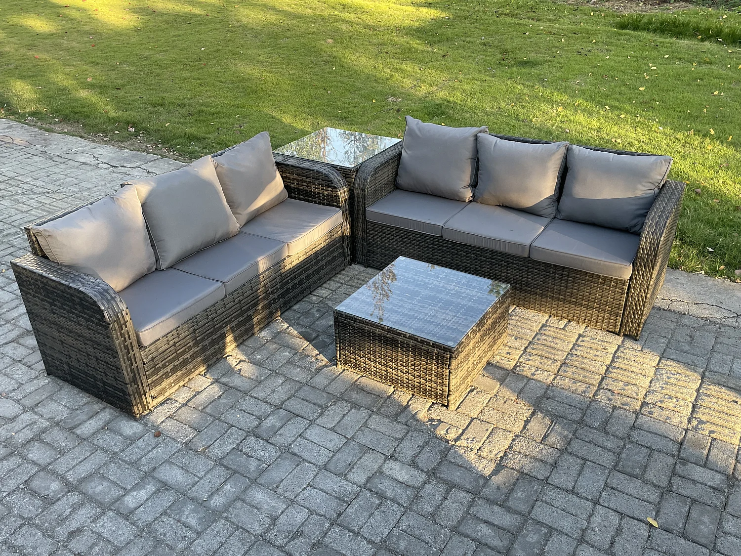 Rattan-Gartenmöbel 6-Sitzer Set Patio Tisch Sofa Stuhl Set mit Graue Kissen Beistelltisch