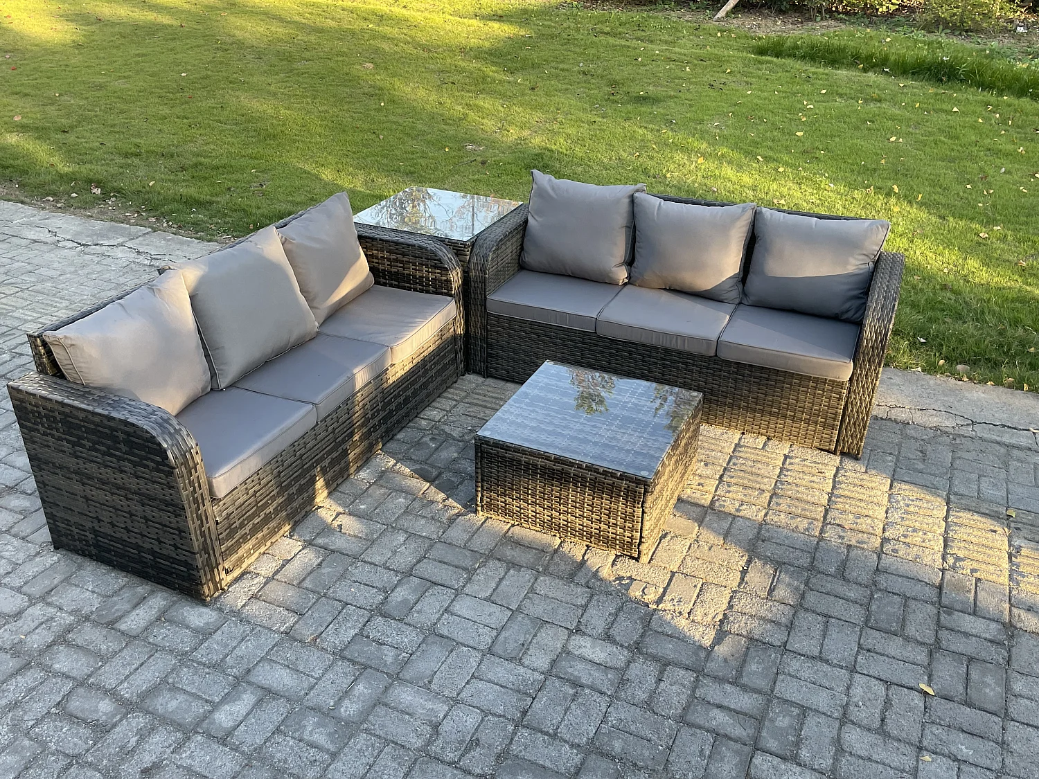 Rattan-Gartenmöbel 6-Sitzer Set Patio Tisch Sofa Stuhl Set mit Graue Kissen Beistelltisch