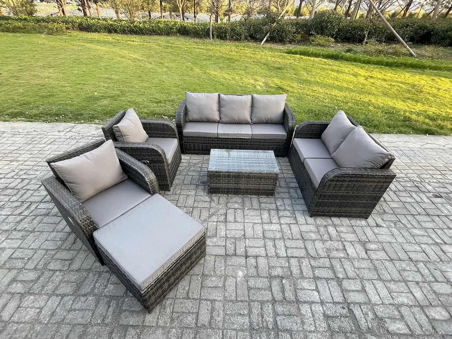 8-Sitzer Hoher Rücken Rattan Gartenmöbel Sets mit Rechteckiger Couchtisch 3-Sitzer Sofa Love Sofa 2 Großer Hockern