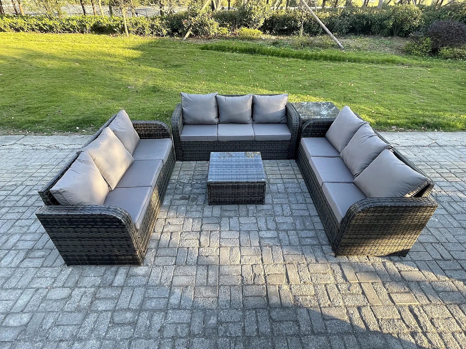 Rattan Gartenmöbel Set im Balkon 9-Sitzer Garten Sofa Set mit Quadratischer Couchtisch Beistelltisch