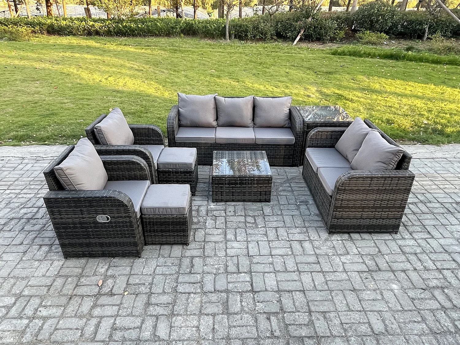 9-Sitzer Gartenmöbelset Rattan Garten Sofa im Freien Sessel mit Gehärteter Glastisch Beistelltisch 2 kleine Fußhockern Dunkelgrau Gemischt