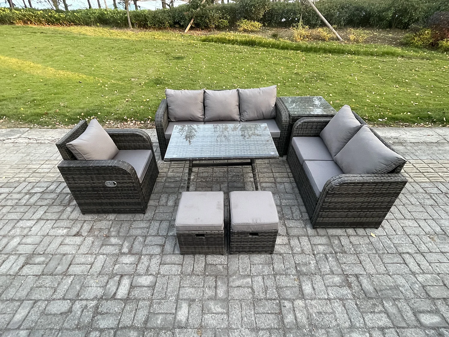8-Sitzer Polyrattan Gartenmöbelset Garten Lounge Set mit Esstisch Beistelltisch 2 kleine Fußhockern Dunkelgrau Gemischt