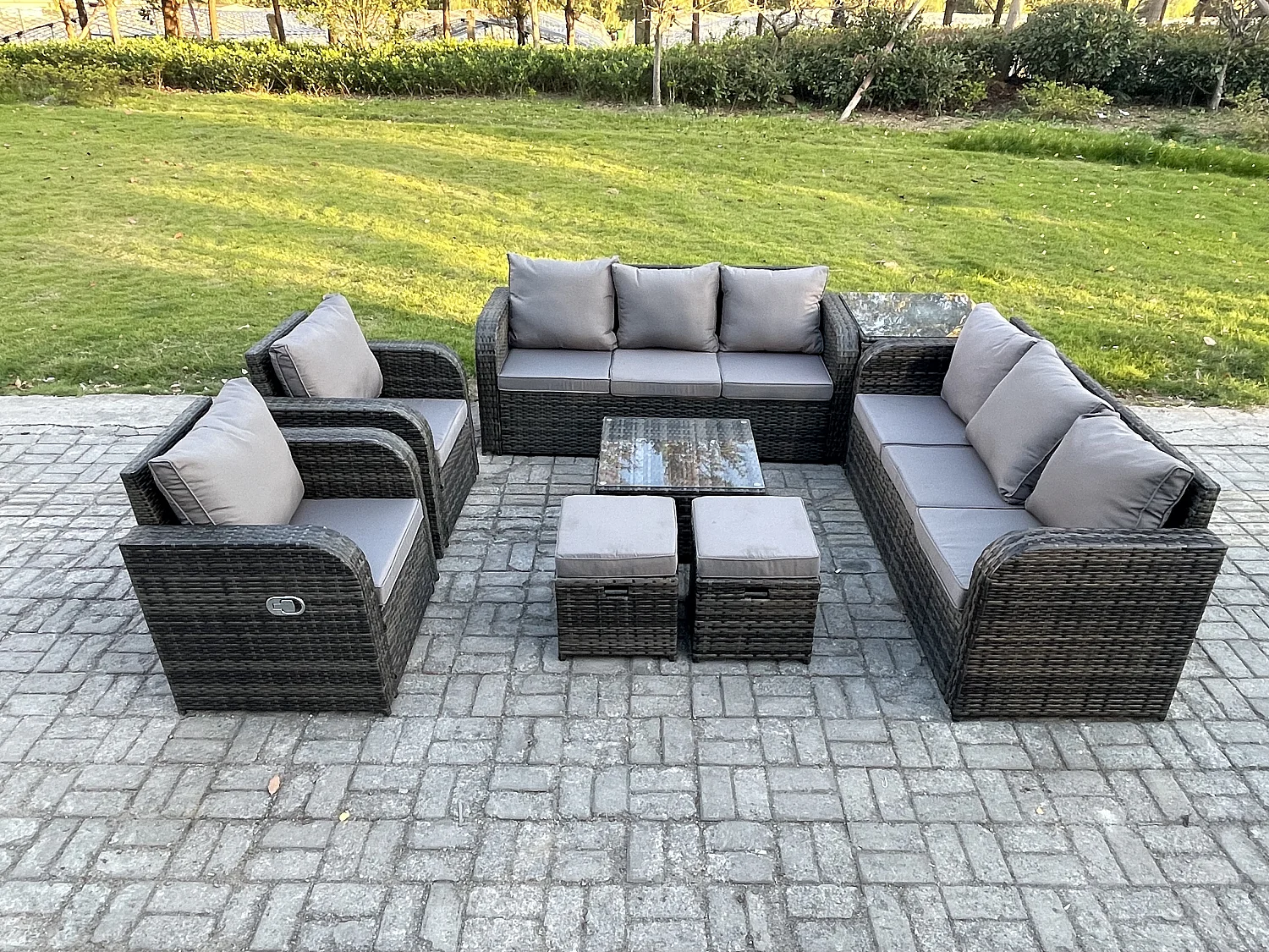 Dossier haut Salon de jardin avec Table basse carrée Table d'appoint 2 Petits tabourets Ensemble de canapés en rotin Gris foncé mixte