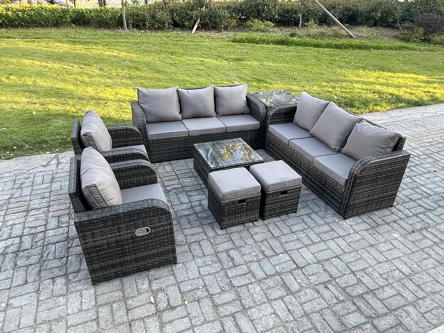 Dossier haut Salon de jardin avec Table basse carrée Table d'appoint 2 Petits tabourets Ensemble de canapés en rotin Gris foncé mixte