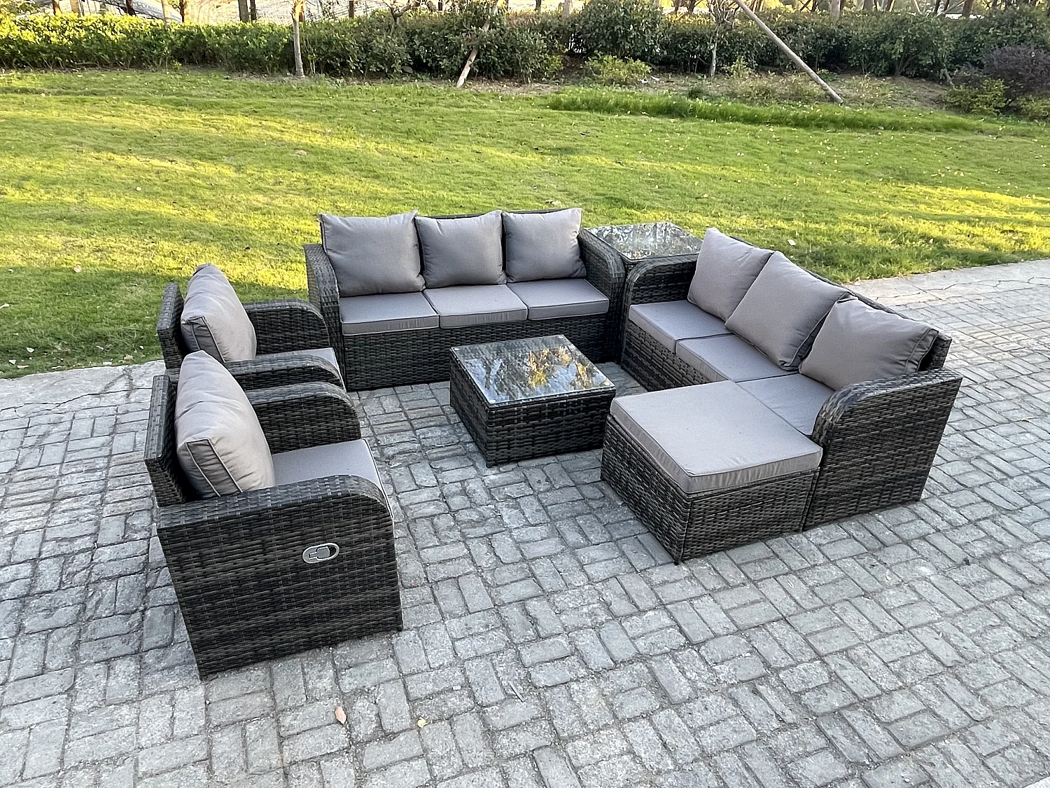 Hoher Rücken Polyrattan Gartenmöbel Set mit Quadratischer Couchtisch 2 Großer Hockern Beistelltisch Garten Lounge Set Dunkelgrau Gemischt