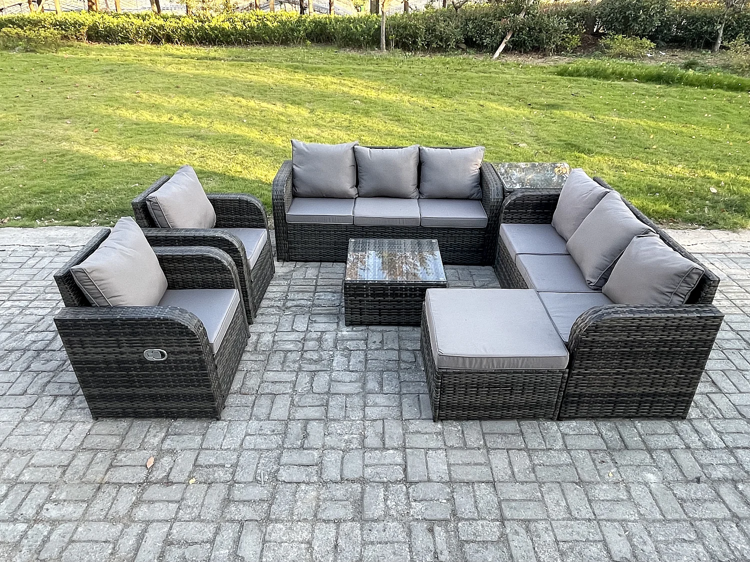 Hoher Rücken Polyrattan Gartenmöbel Set mit Quadratischer Couchtisch 2 Großer Hockern Beistelltisch Garten Lounge Set Dunkelgrau Gemischt