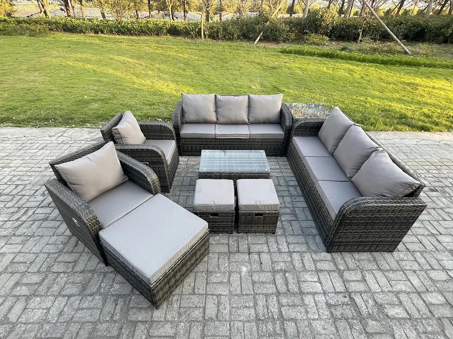 Rattan Gartenmöbel Sofa Set Tisch & Stühle Set mit 3-Sitzer Sofa Liegestühle 3 Hockern 3-Sitzer Sofa Beistelltisch Dunkelgrau Gemischt