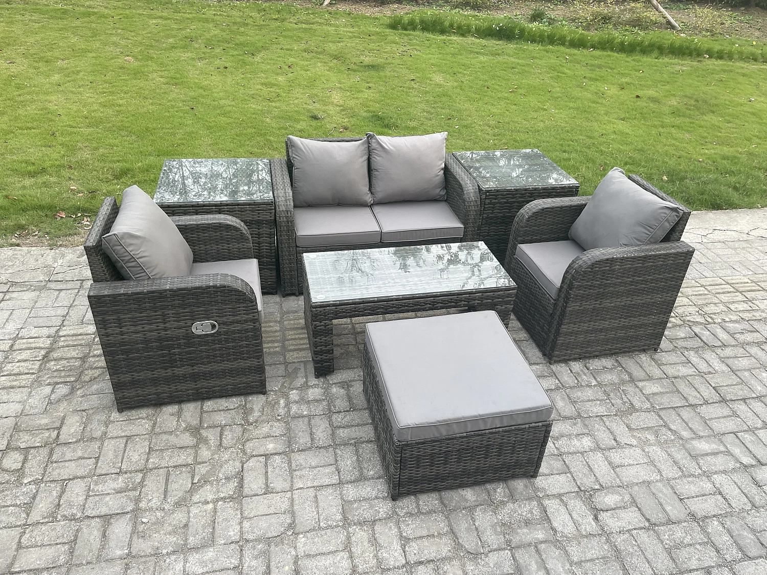 Rattan Lounge Sofa Set 7 PCS Gartenmöbel-Set mit Rechteckiger Couchtisch Love Sofa 2 Beistelltischen 2 Großer Hockern Dunkelgrau Gemischt