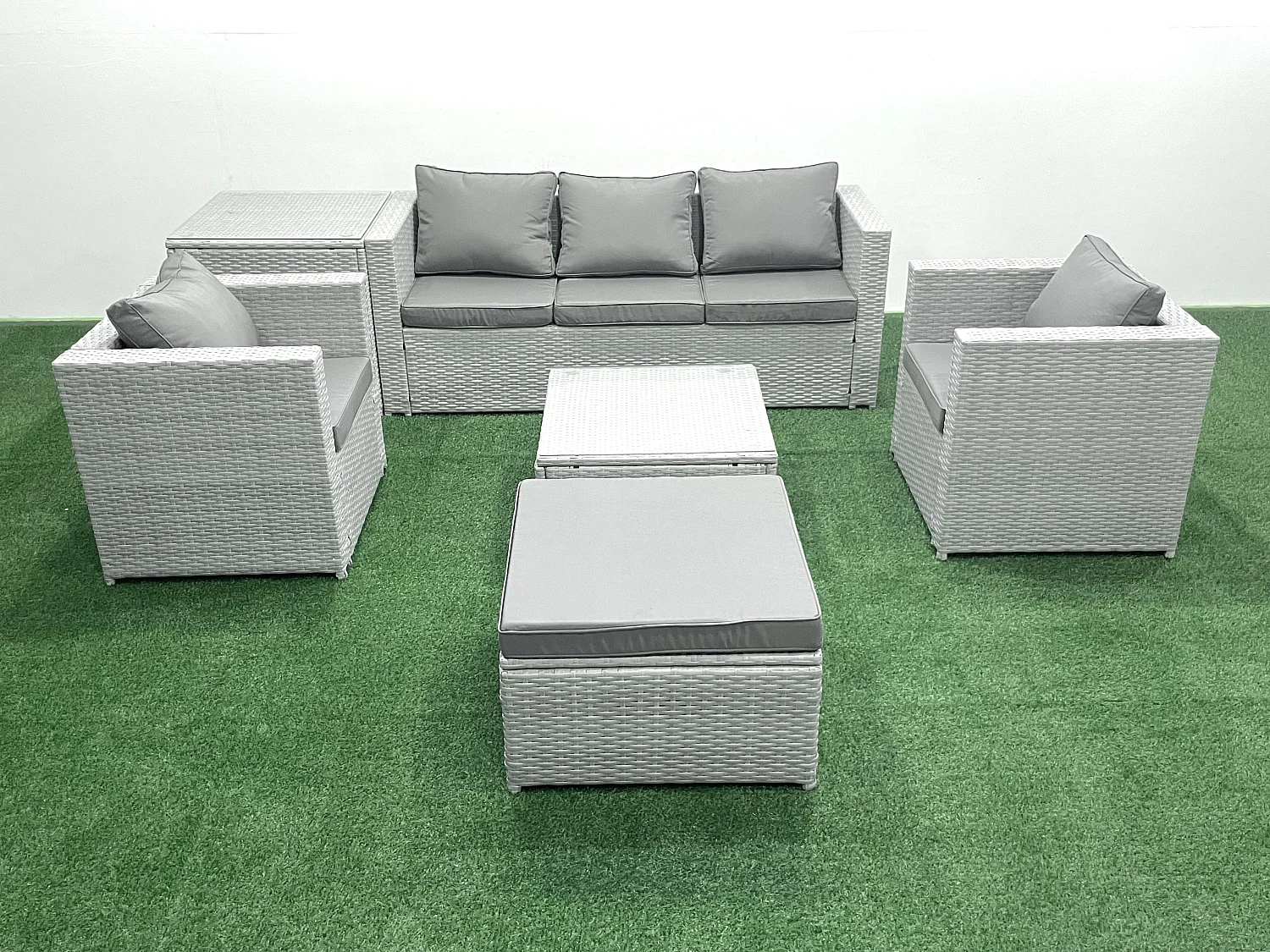 6-Sitzer Polyrattan Gartenmöbel Set mit 3-Sitzer Sofa 2 Sesseln Quadratischer Couchtisch 2 Großer Hockern Beistelltisch Hellgrau gemischt