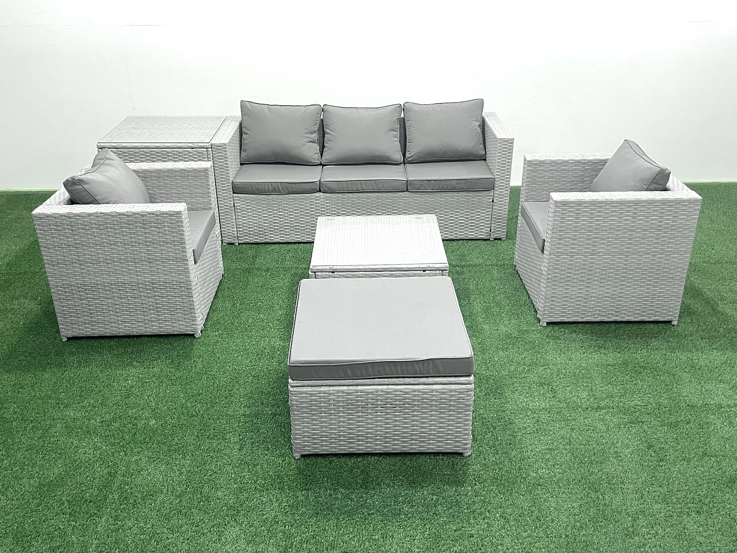 6-Sitzer Polyrattan Gartenmöbel Set mit 3-Sitzer Sofa 2 Sesseln Quadratischer Couchtisch 2 Großer Hockern Beistelltisch Hellgrau gemischt