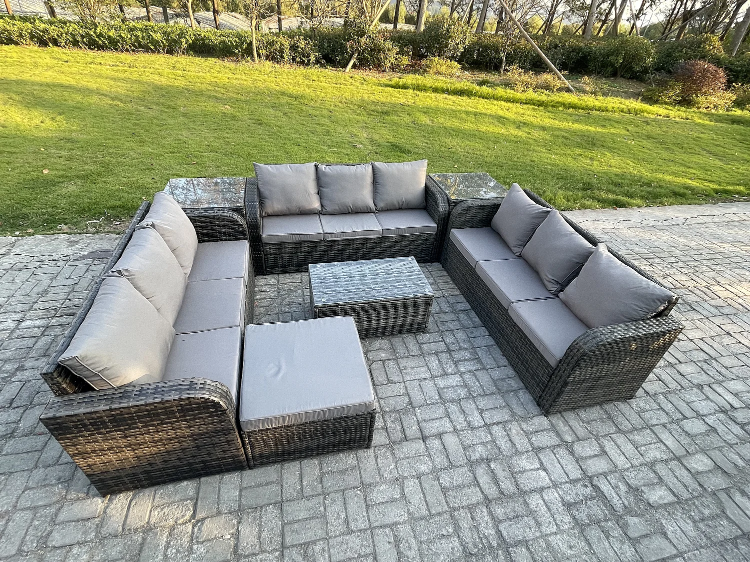 Ensemble de canapés en rotin 10 places salon de jardin avec Table basse rectangulaire Canapé 3 places 2 Tables d'appoint Grand tabouret Gris foncé mixte