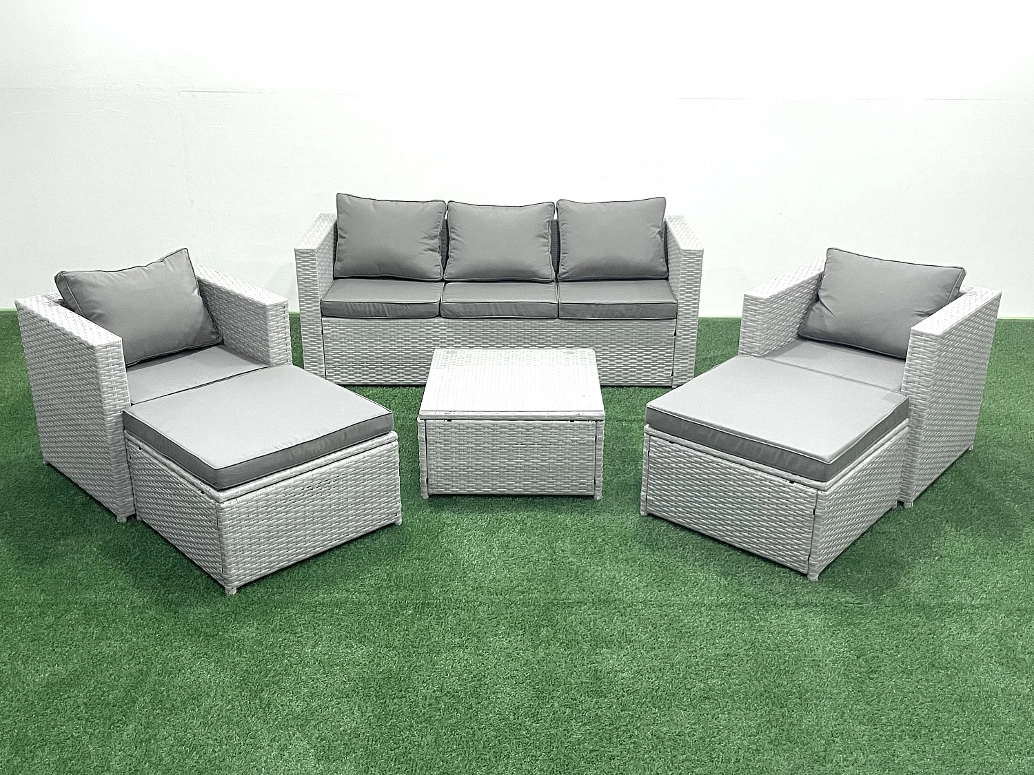 7 places Salon de jardin avec Canapé 3 places 2 Chaise Table basse carrée 2 Grand tabourets Gris clair mixte