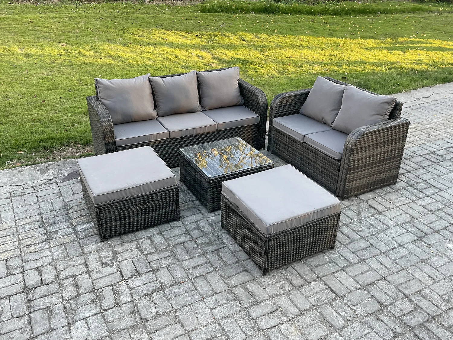 Polyrattan Gartenmöbel Sets 7-Sitzer Garten Sofa im Freien Set Quadratischer Couchtisch 2 hohen Hockern