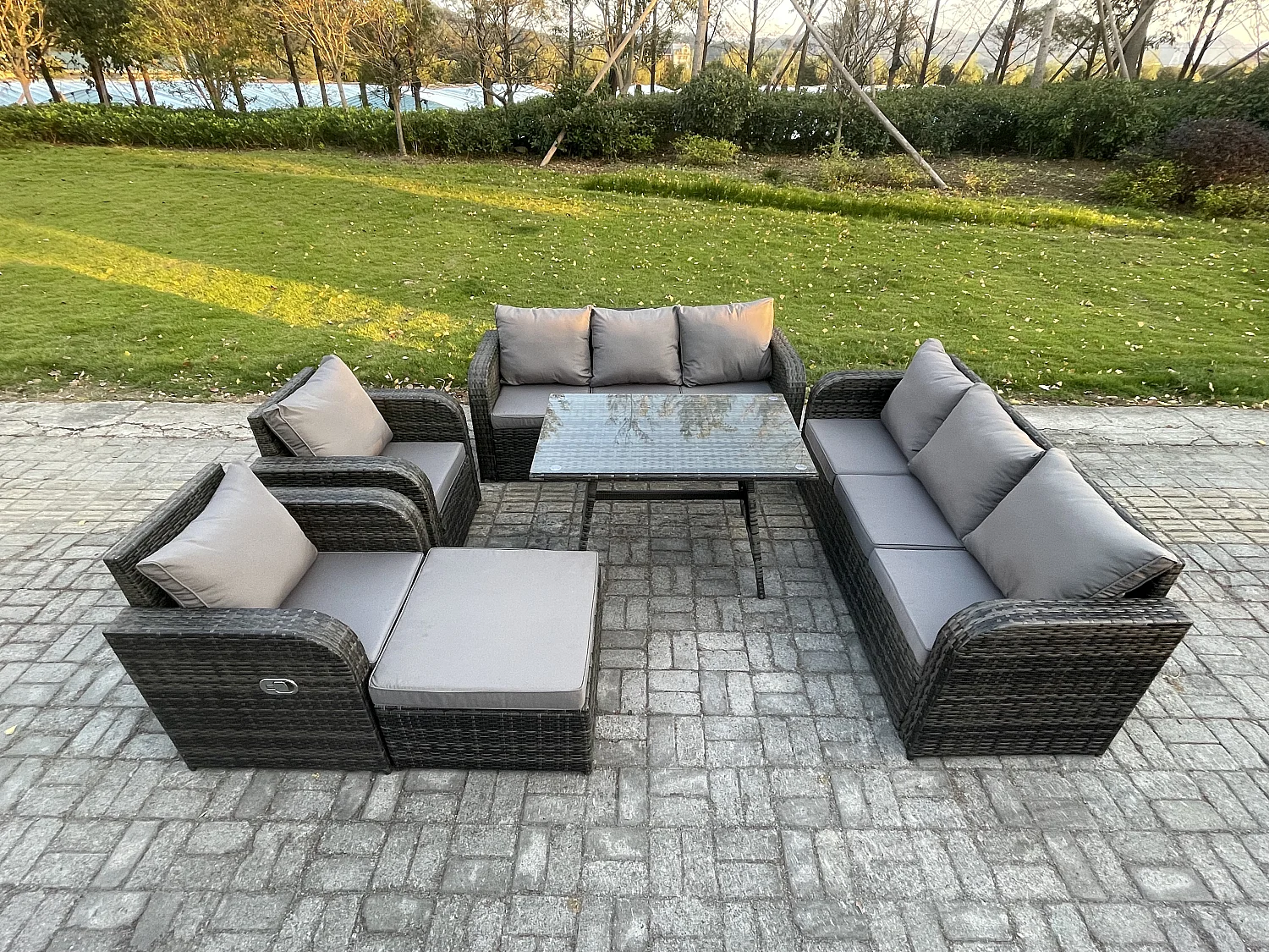 9-Sitzer Rattan Gartenmöbel Sofa Set Tisch & Stühle Set mit 3-Sitzer Sofa Rechteckiger Esstisch 2 Großer Hockern Dunkelgrau Gemischt