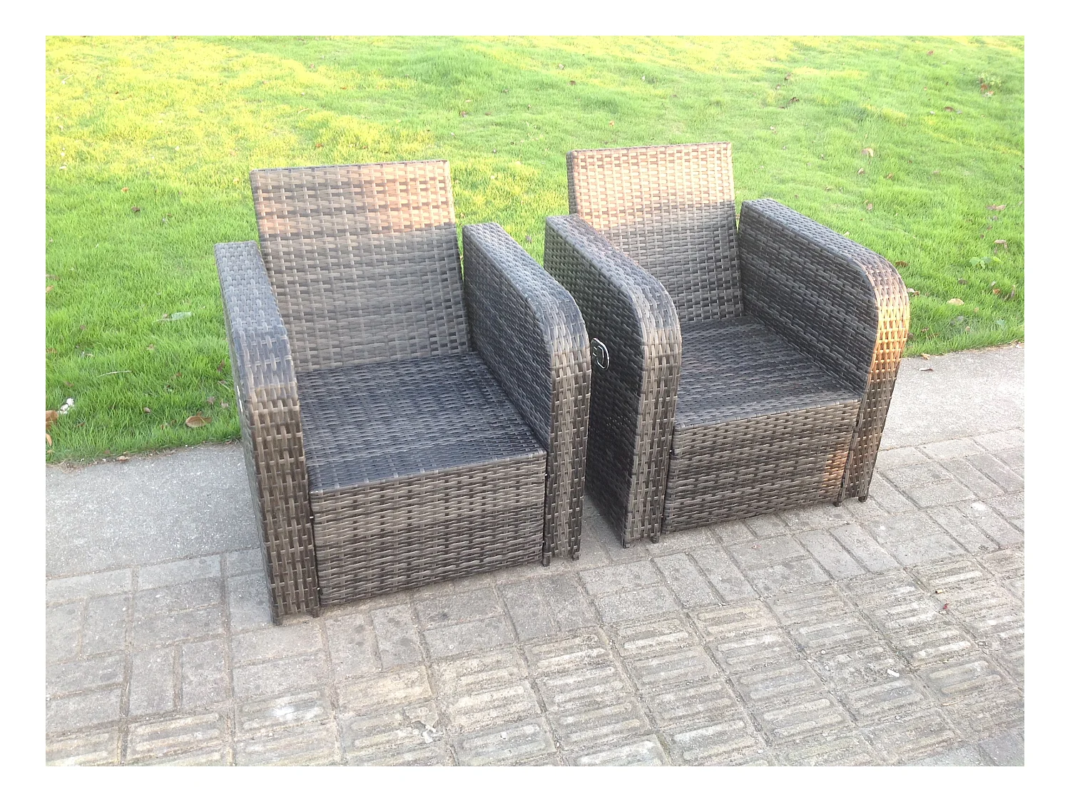 Polyrattan Gartenmöbel Set mit Liegestühle 2-Sitzer Sofa Rechteckiger Esstisch