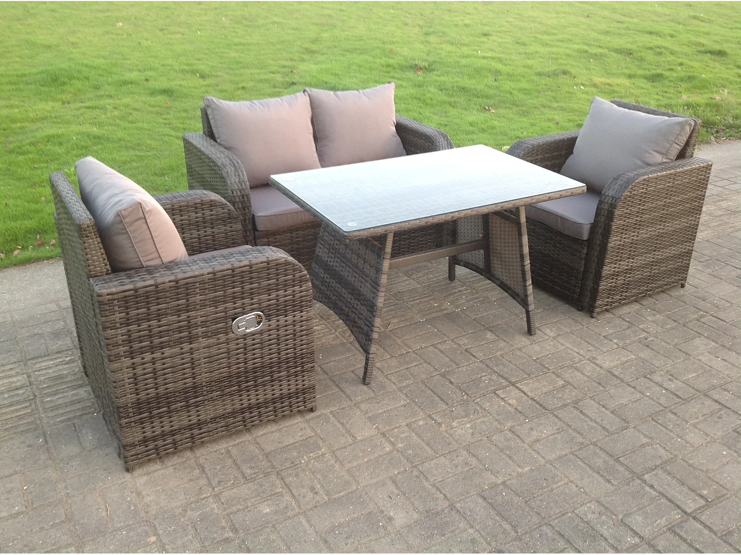 Polyrattan Gartenmöbel Set mit Liegestühle 2-Sitzer Sofa Rechteckiger Esstisch