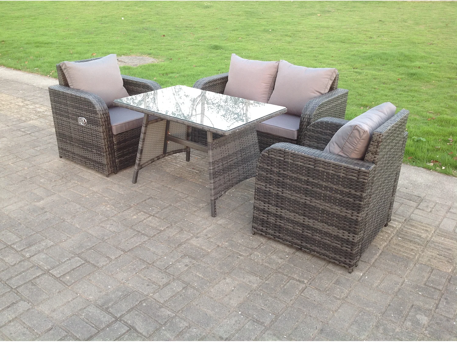 Polyrattan Gartenmöbel Set mit Liegestühle 2-Sitzer Sofa Rechteckiger Esstisch