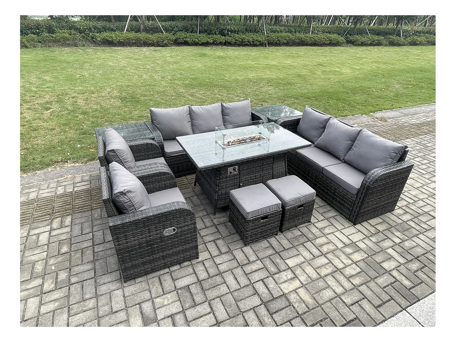Polyrattan Gartenmöbel Set Gas Feuerstelle Esstisch mit 2 Beistelltischen Sessel Loveseat Sofa 2 kleine Fußhockern