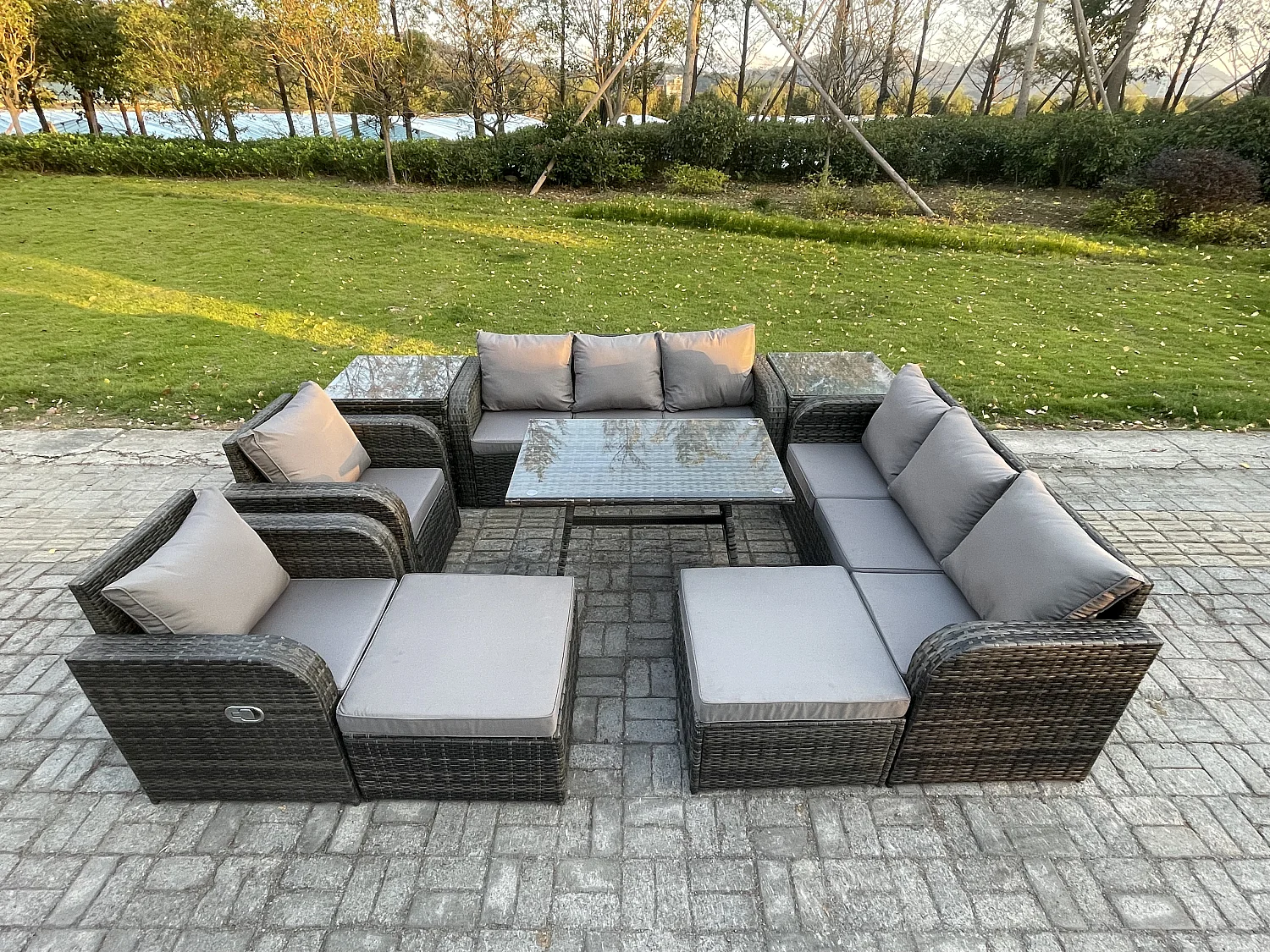 Ensemble de canapés en rotin Salon de jardin avec Table à manger rectangulaire 2 Tables d'appoint 2 Grand tabourets Gris foncé mixte