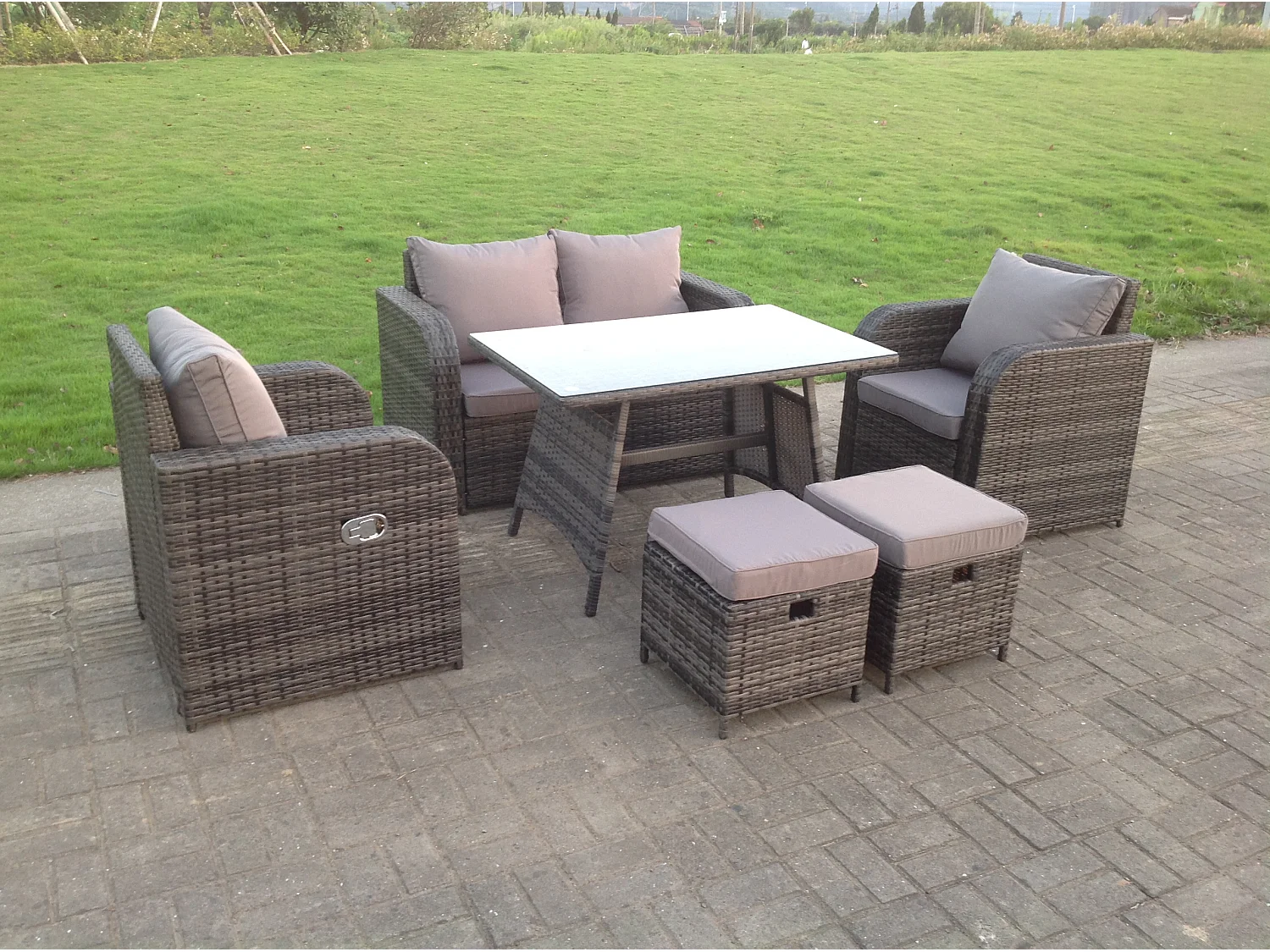 Polyrattan Gartenmöbel Set mit Liegestühle 2-Sitzer Sofa Doppelsofa Rechteckiger Esstisch mit 2 Hockern