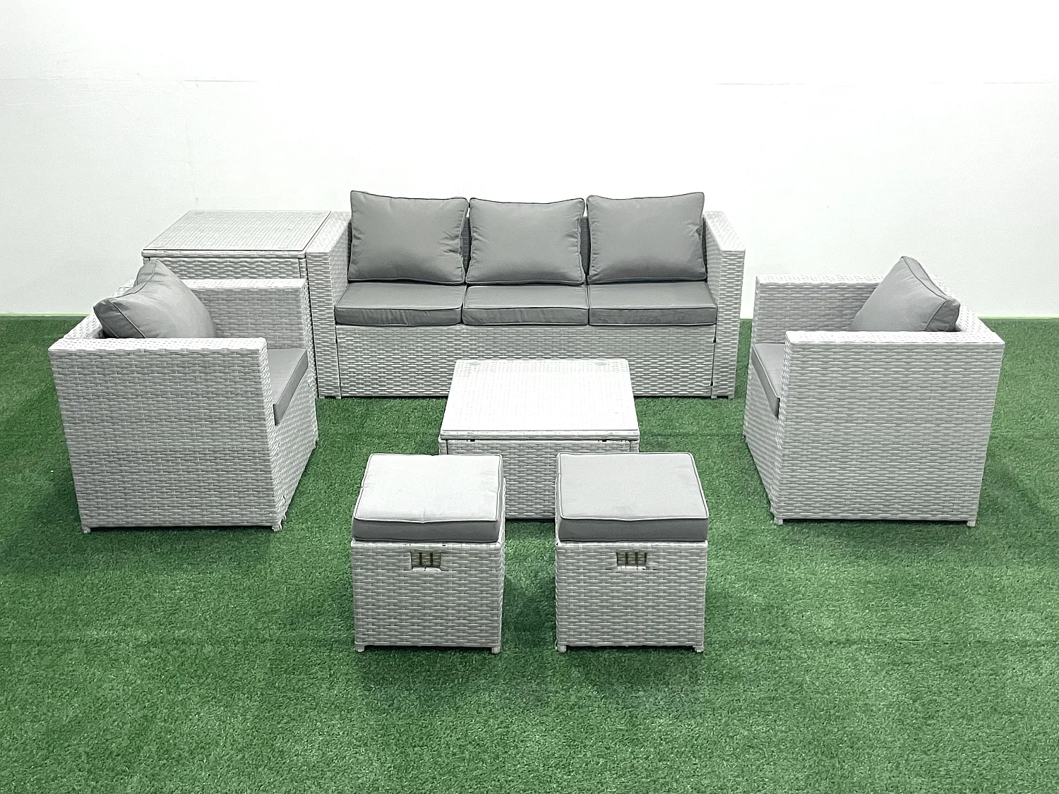 7-Sitzer Polyrattan Gartenmöbel Set mit 3-Sitzer Sofa 2 Sesseln Quadratischer Couchtisch 2 kleine Fußhockern Beistelltisch Hellgrau gemischt