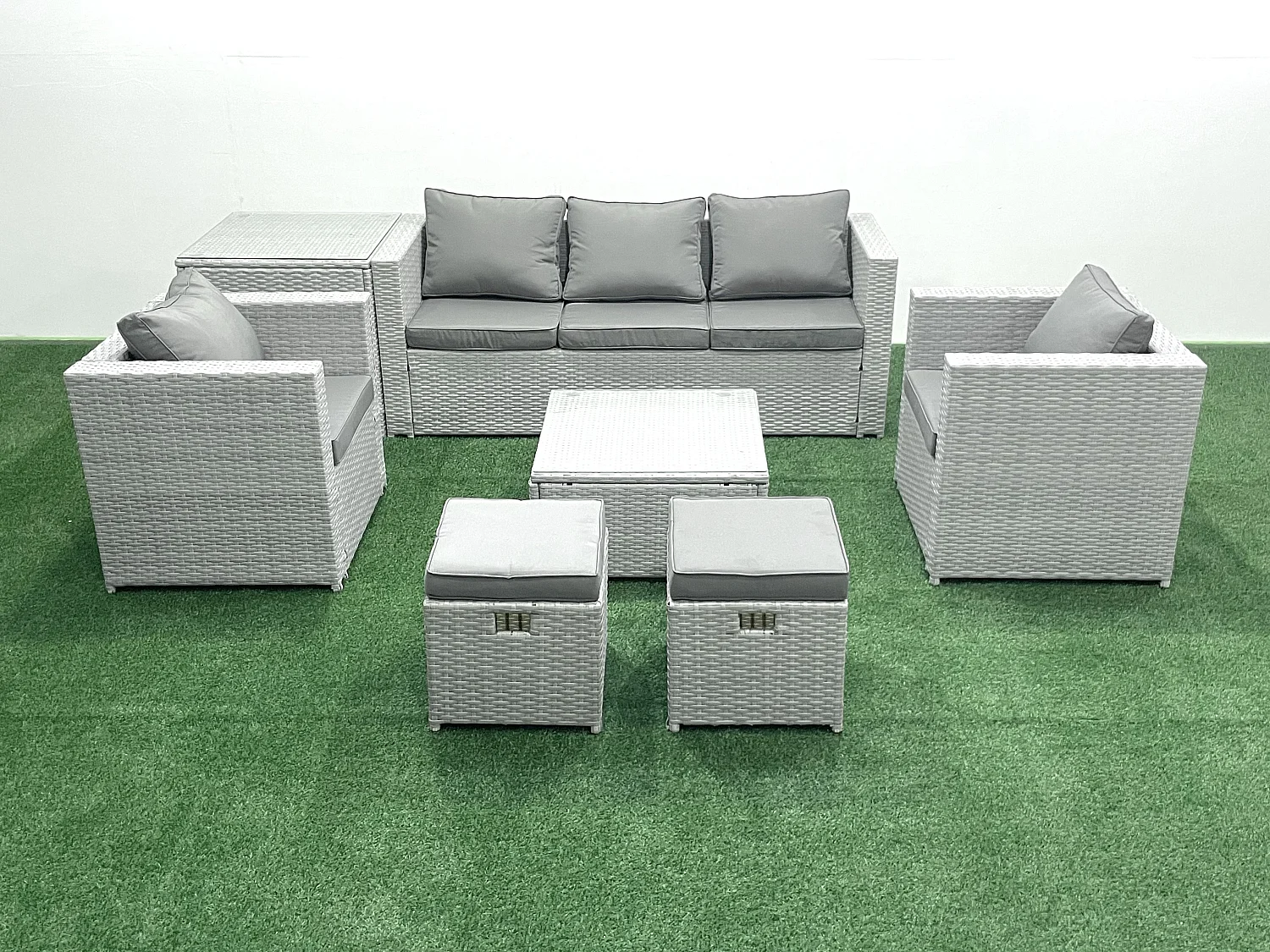 7-Sitzer Polyrattan Gartenmöbel Set mit 3-Sitzer Sofa 2 Sesseln Quadratischer Couchtisch 2 kleine Fußhockern Beistelltisch Hellgrau gemischt