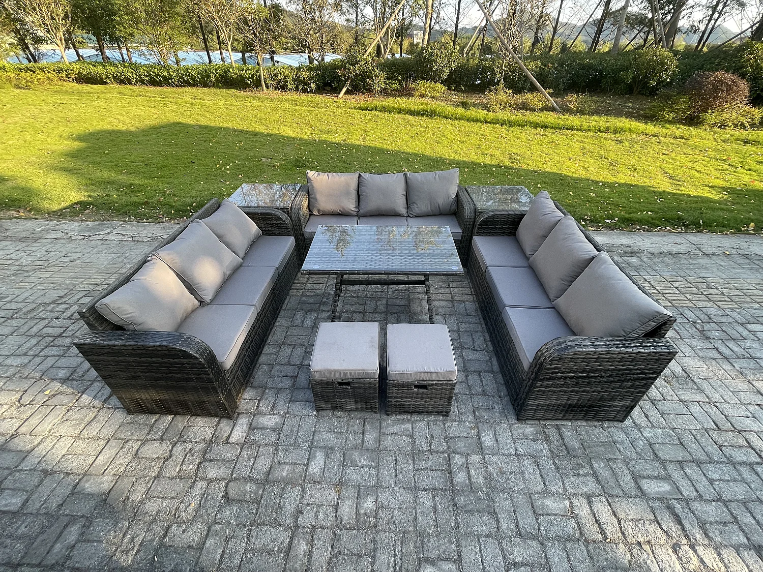 Polyrattan Gartenmöbel Set 11-Sitzer Polyrattan Garten Sofa im Freien Set mit 2 Beistelltischen Rechteckiger Esstisch 2 kleine Fußhockern Dunkelgrau Gemischt