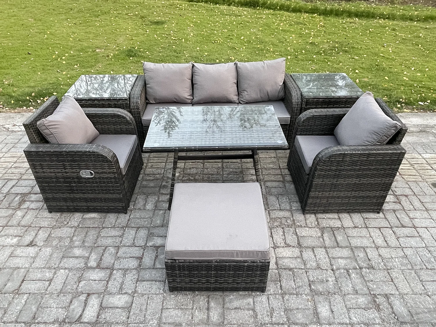 6-Sitzer Hoher Rücken Rattan Gartenmöbel Sets mit Rechteckiger Esstisch Liegestühle 3-Sitzer Sofa 2 Großer Hockern 2 Beistelltischen