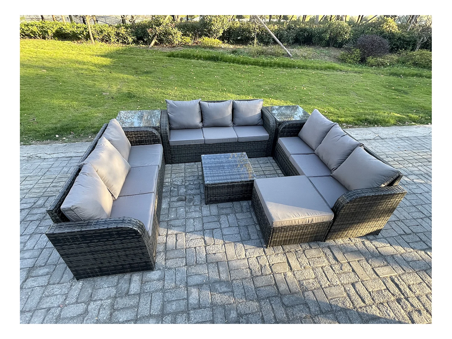 Rattan Gartenmöbel Set im Balkon Set Patio Garten Sofa Set mit Quadratischer Couchtisch 2 Großer Hockern 2 Beistelltischen Dunkelgrau Gemischt