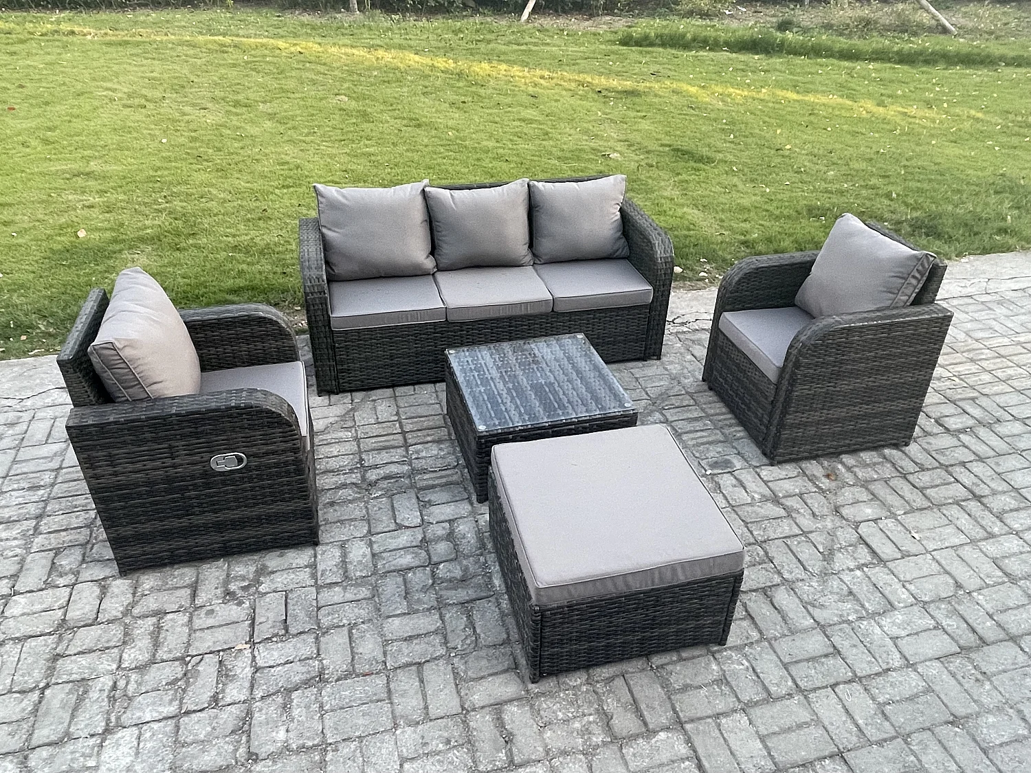Gartenmöbelset 6-Sitzer Rattan Sofa Set mit Liegestühle 3-Sitzer Sofa 2 Großer Hockern Dunkelgrau Gemischt