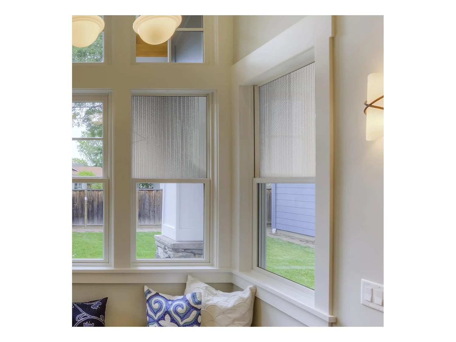 Thermische isolatie 1x30m, 4mm dubbelzijdige gealuminiseerde folie, resistent, warmtereflecterend, beschermt tegen de kou, ideaal voor ramen, auto's en radiatoren