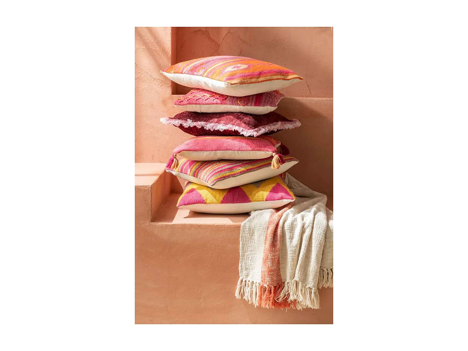 Coussin Déco "Joyeux Ethnic" 45x45cm Rose & Violet