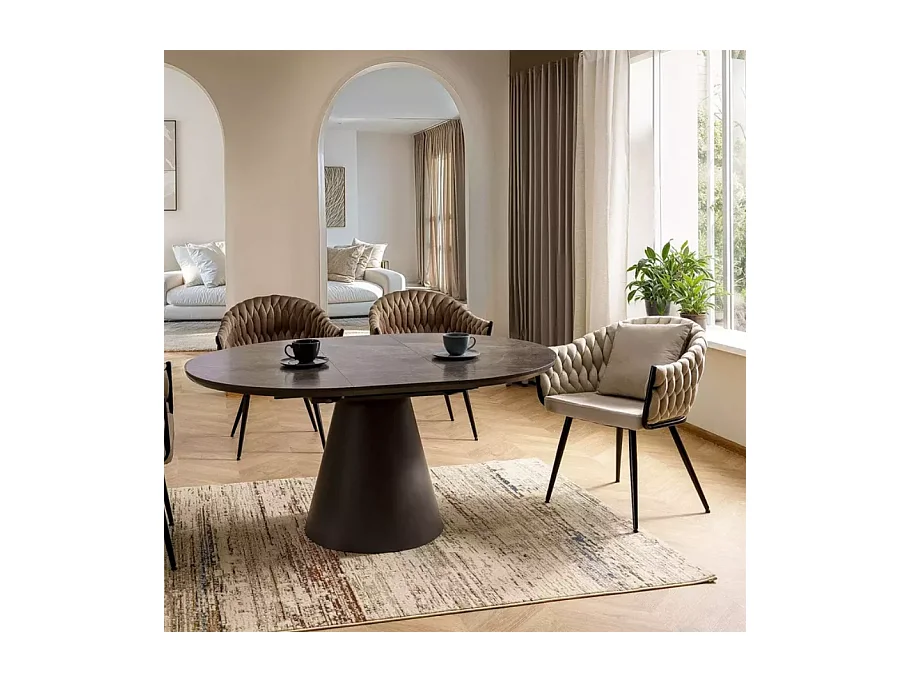 Chaise cocon velours beige avec coussin déco inclus structure métal NYNA