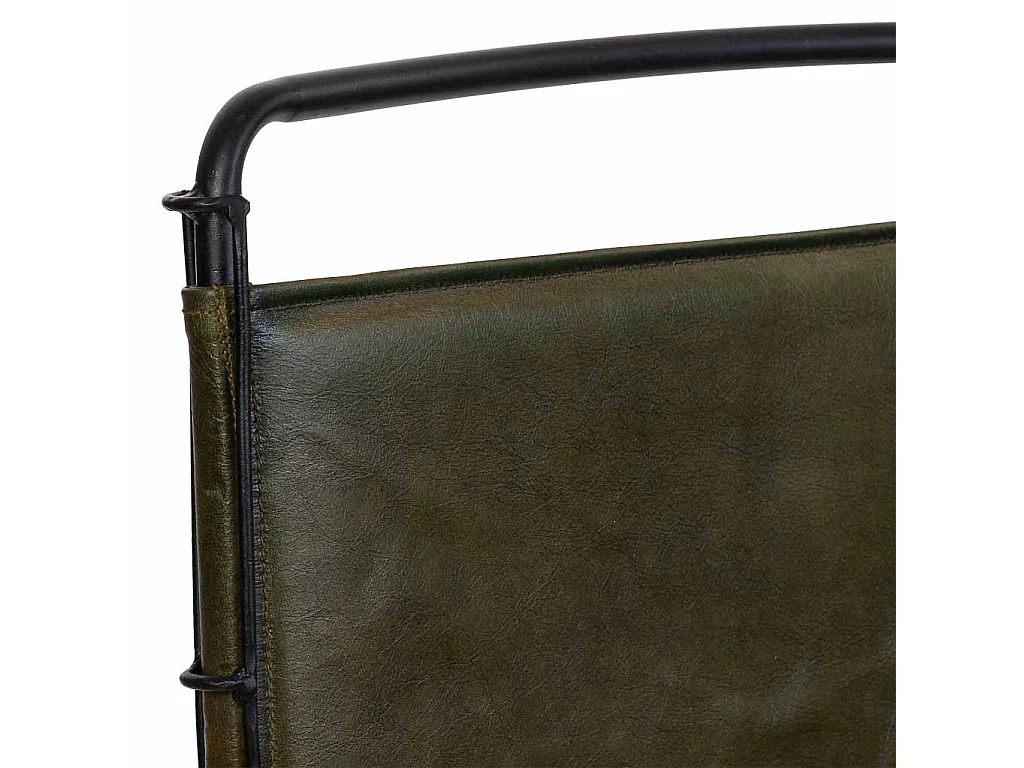 Cadeira em metal estofada em pele castanha, 48x46x89h cm