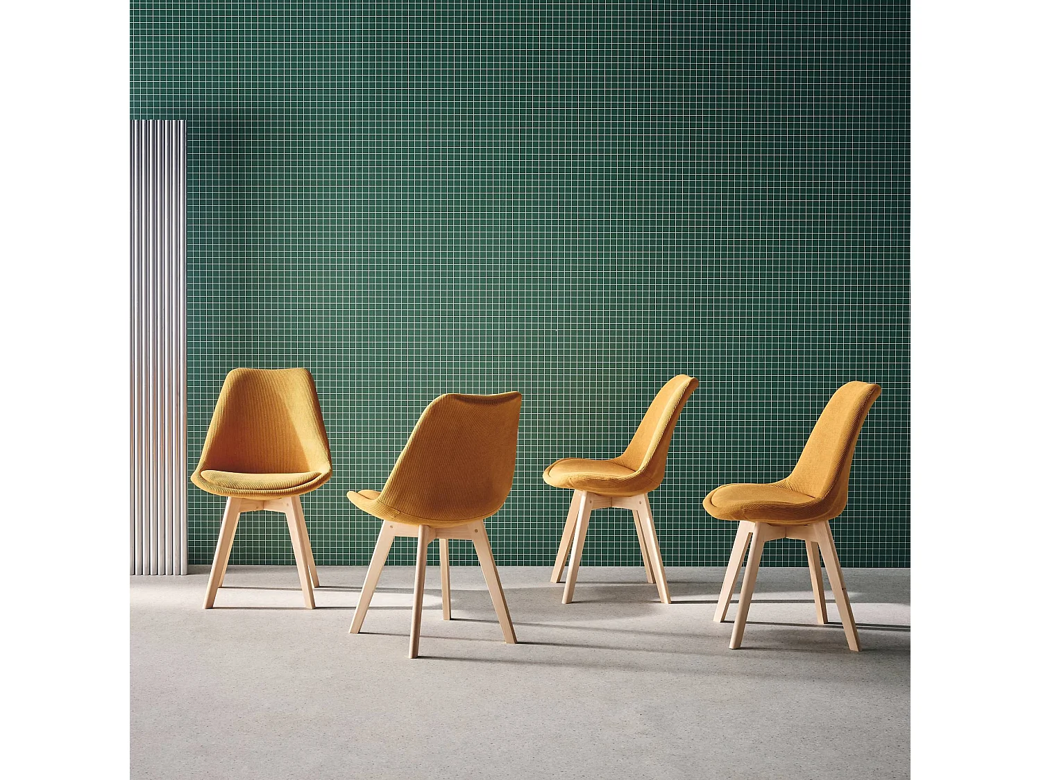 Silla escandinava de madera de haya y pana fina, set de 4 ocre