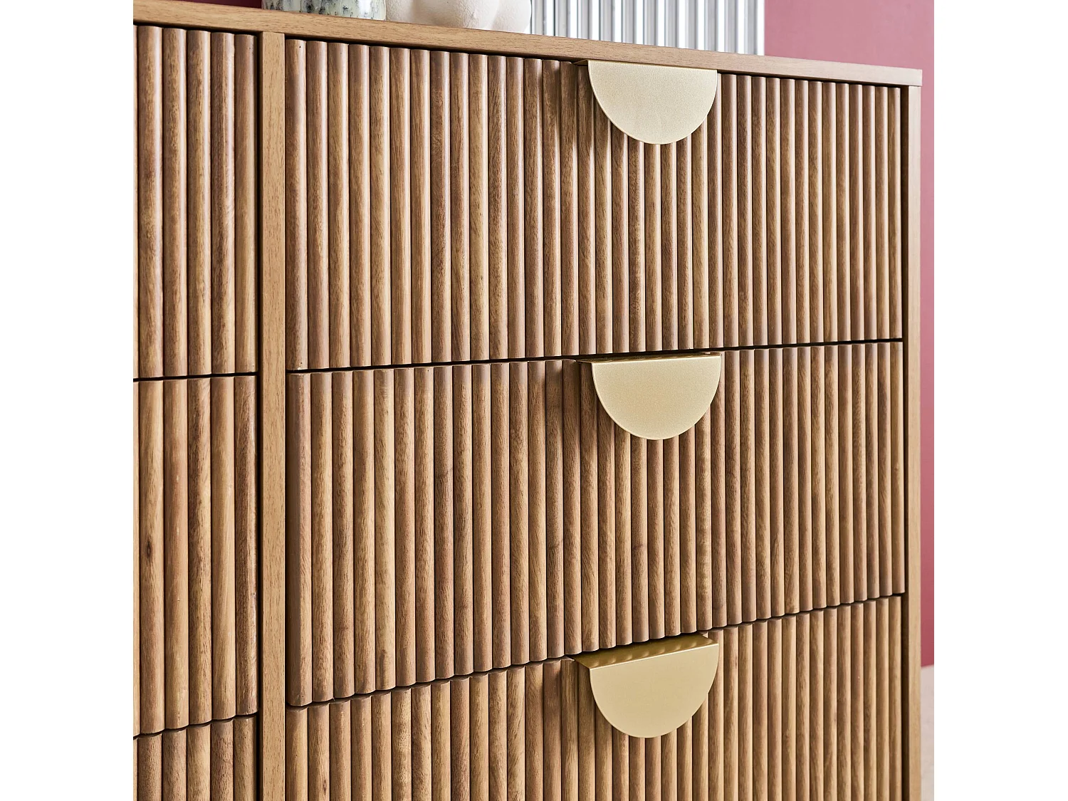 Cómoda efecto madera de mango con acabado ranurado, 6 cajones marrón