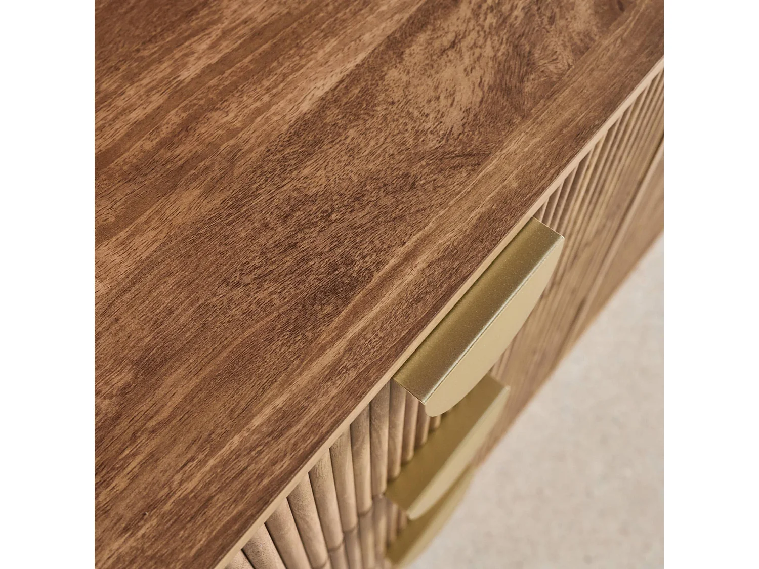 Cómoda efecto madera de mango con acabado ranurado, 6 cajones marrón