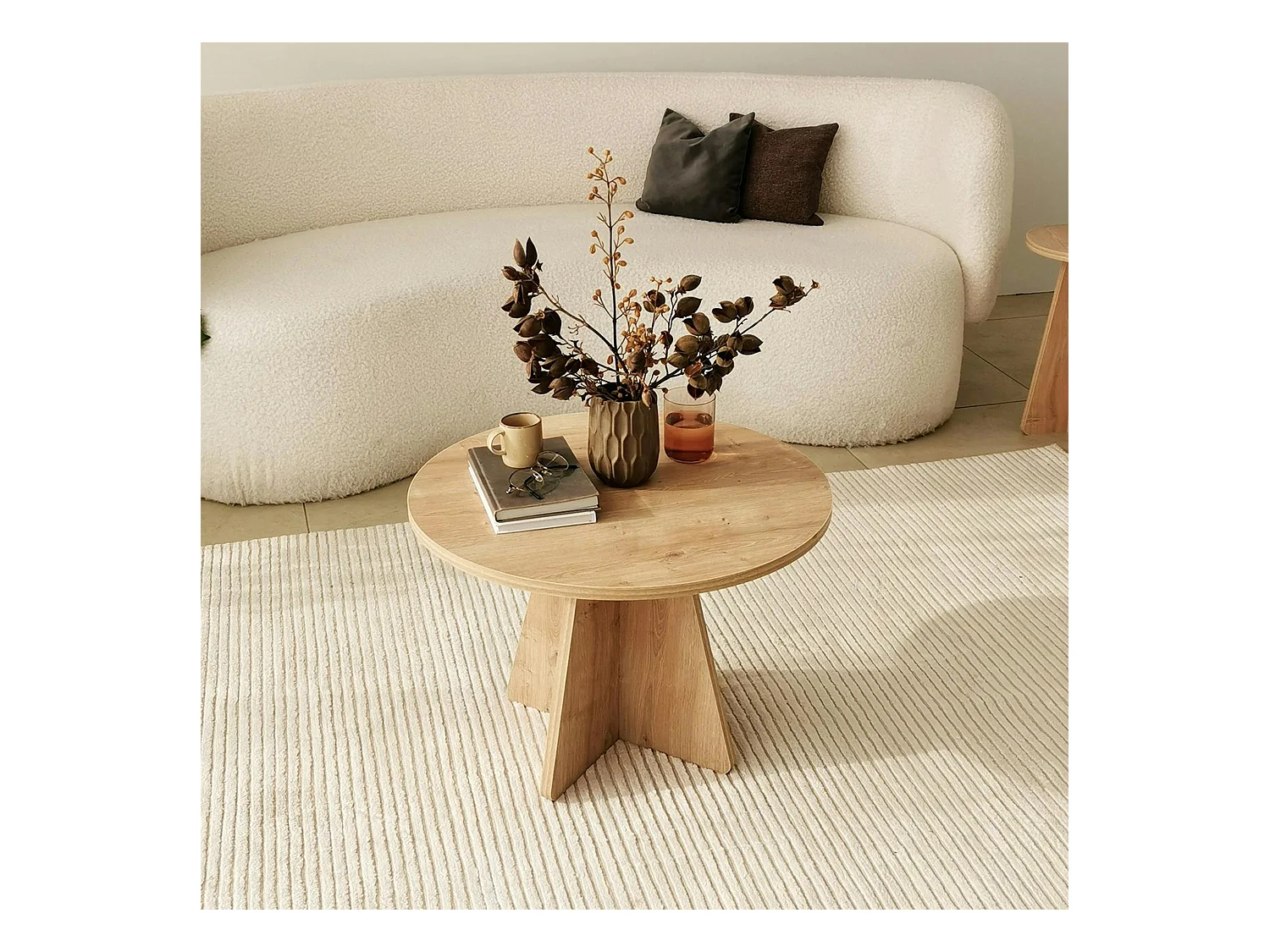 Table basse ronde effet bois clair & pieds trapèze MARFA