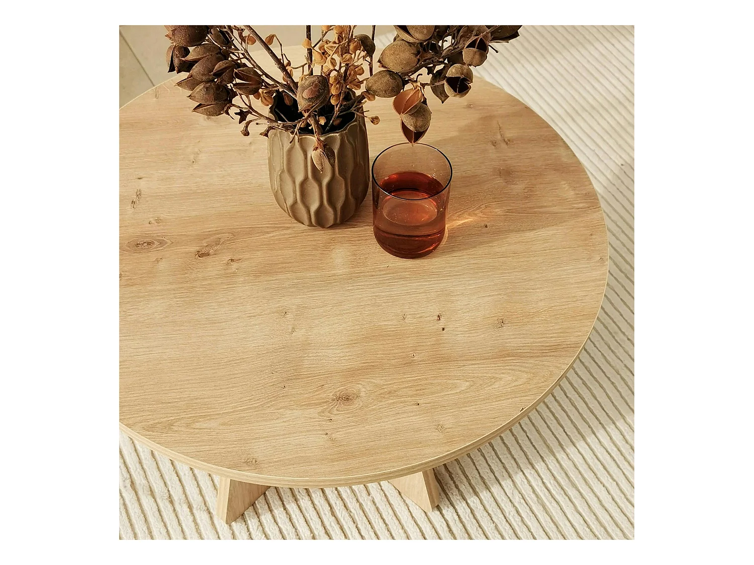 Table basse ronde effet bois clair & pieds trapèze MARFA