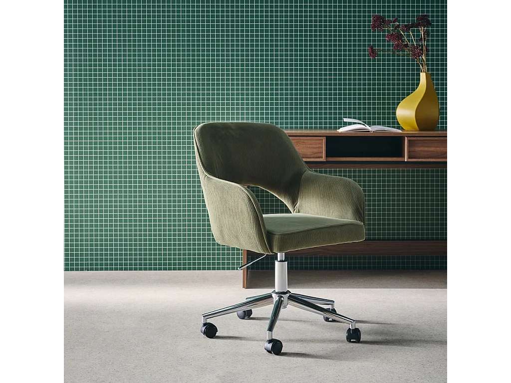 Chaise de bureau à roulettes velours côtelé kaki piétement chromé. L 60 x P 62 x H 89 / 99cm