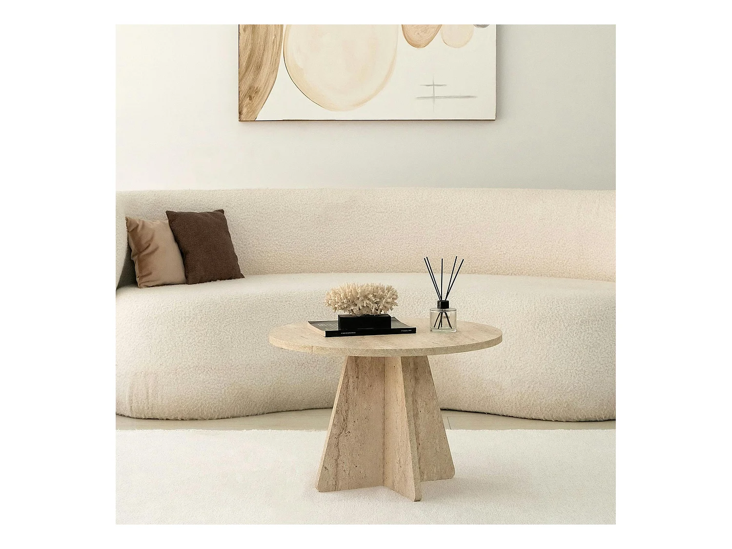 Table basse ronde effet travertin & pieds trapèze MARFA