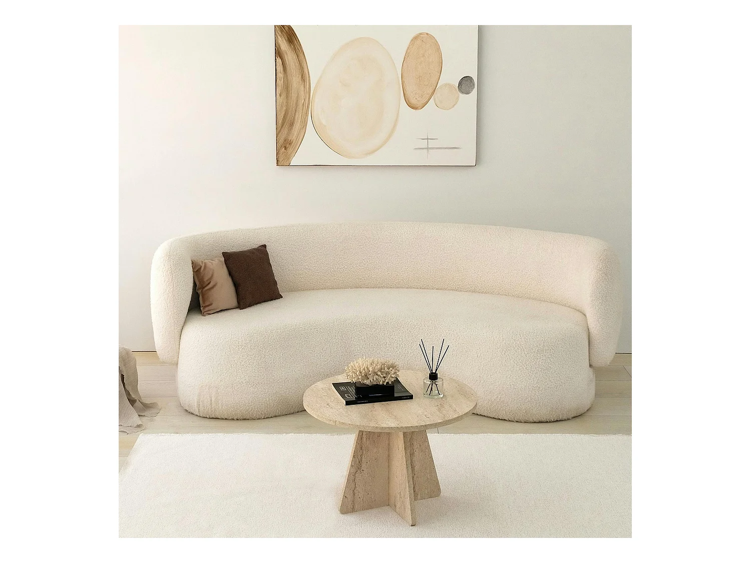 Table basse ronde effet travertin & pieds trapèze MARFA