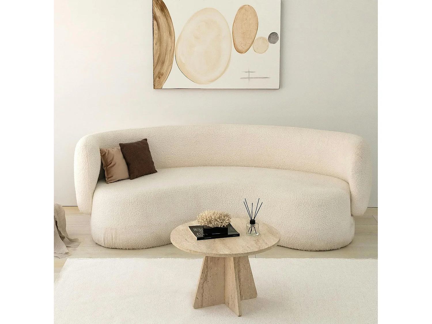 Table basse ronde effet travertin & pieds trapèze MARFA