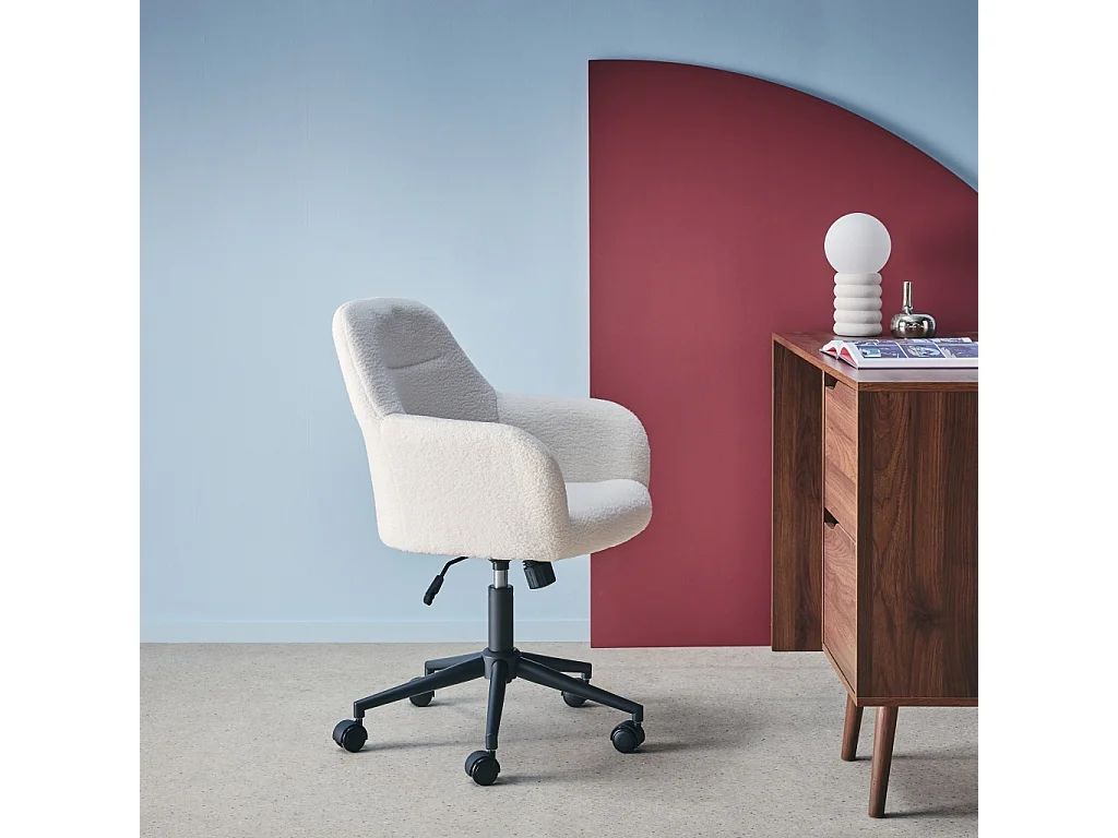 Sedia da ufficio a rotelle regolabile in metallo e bouclé, bianco