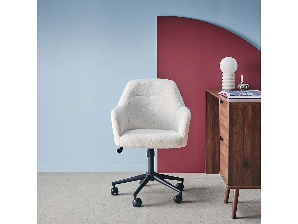 Sedia da ufficio a rotelle regolabile in metallo e bouclé, bianco