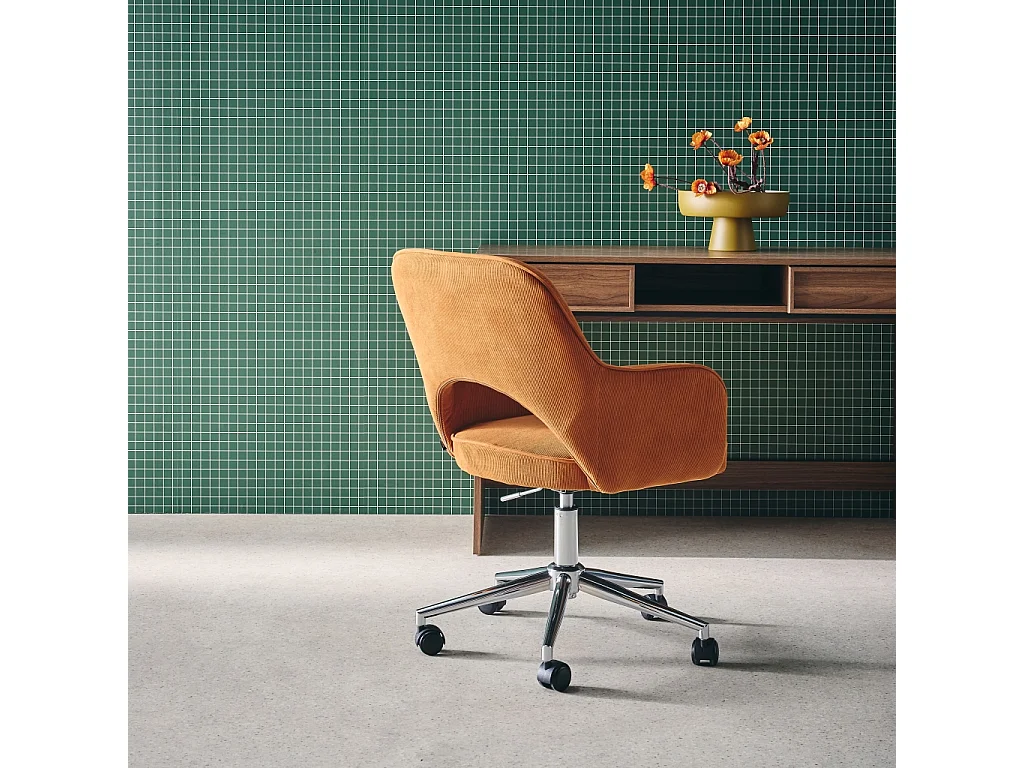 Silla de oficina de pana fina con ruedas y base cromada camel