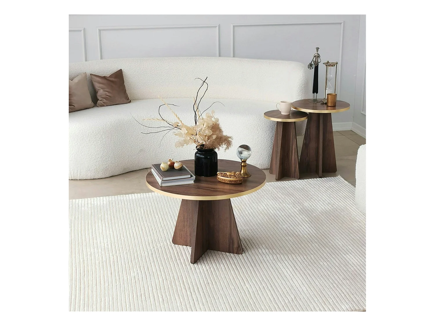 Table basse ronde effet noyer & pieds trapèze MARFA